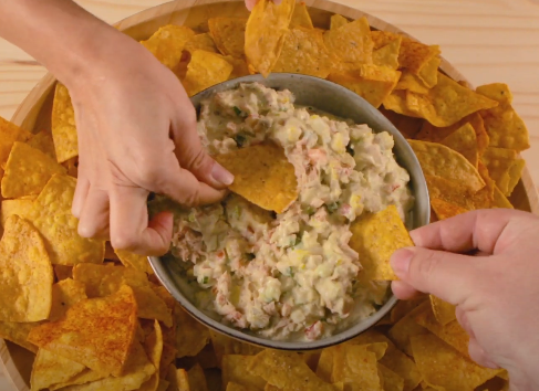 Receta de nachos con Dip de Atún El Faro