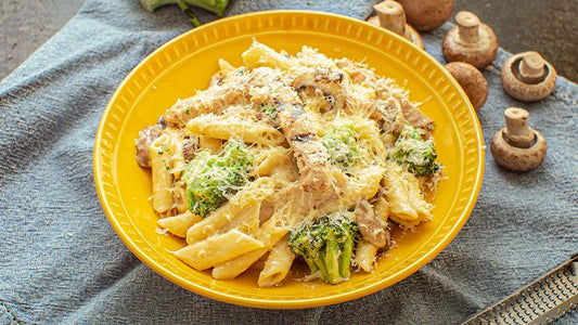 Pasta con Pollo, Brócoli y Champiñones