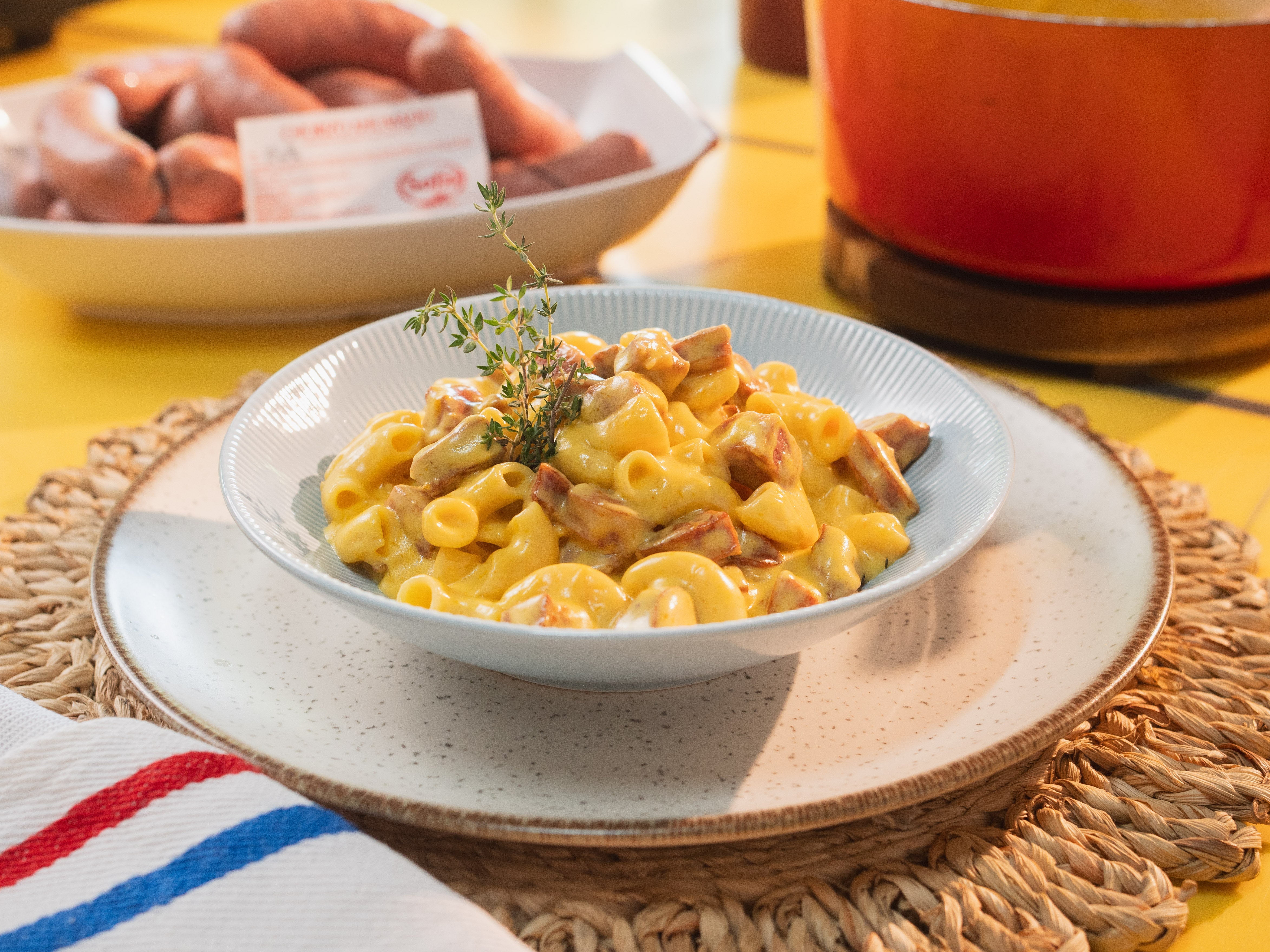 MACARRONES CON QUESO Y CHORIZO