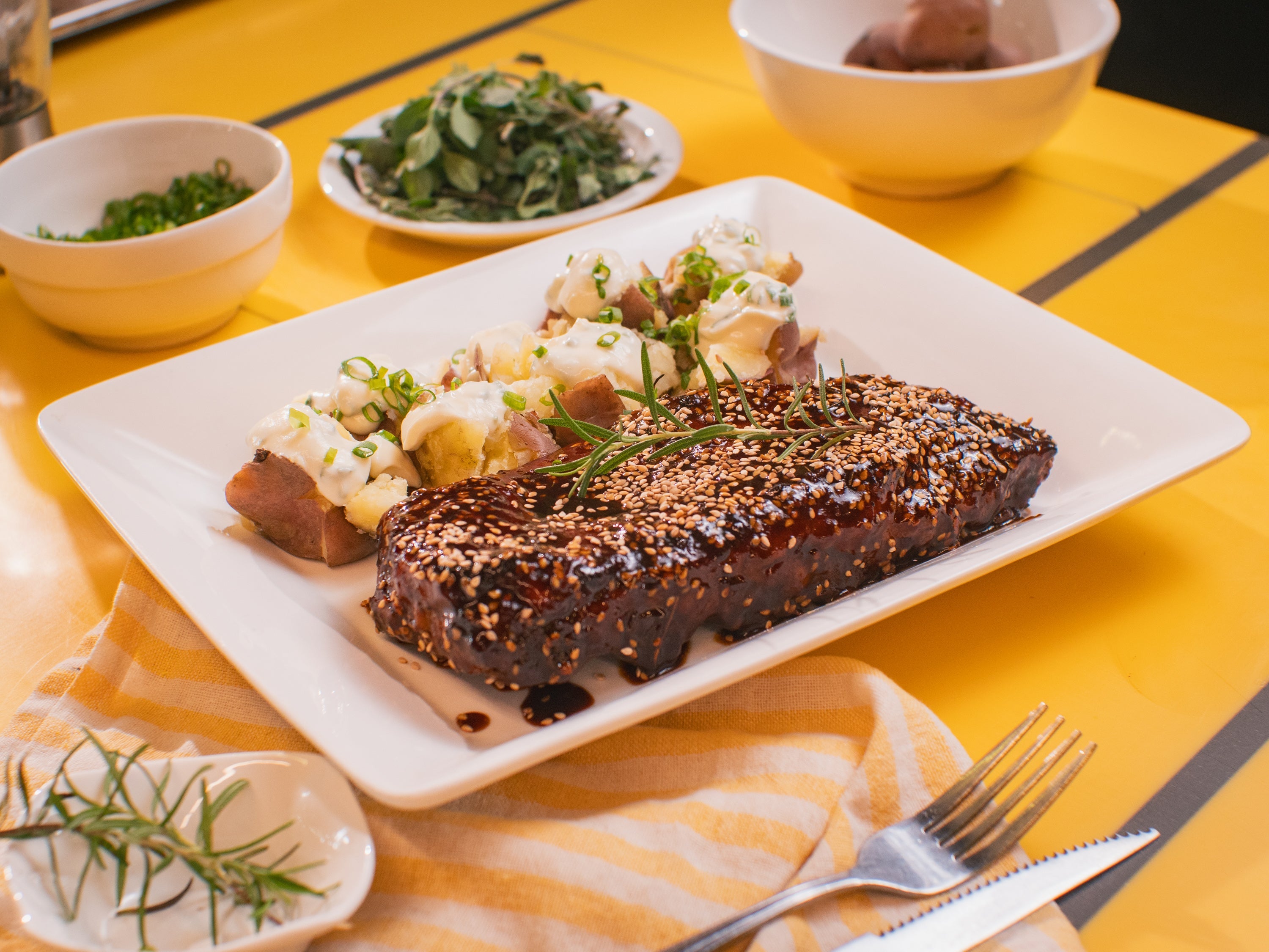 TIRA DE CERDO A LA BARBACOA